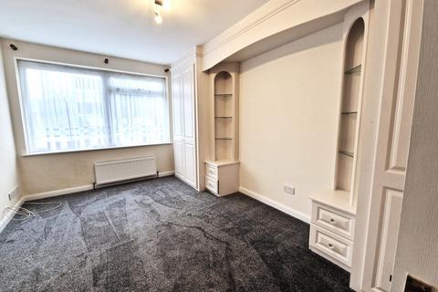 2 bedroom ground floor flat to rent, Barton Meadows, Brandville Gardens, Barkingside IG6 1JQ