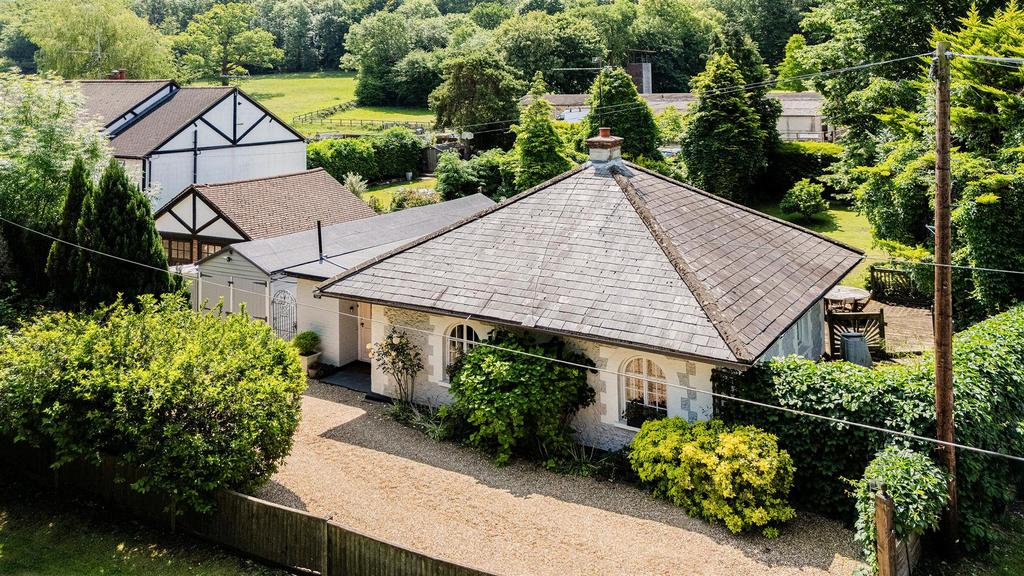 PARK FARM LODGE DRONE (3).jpg