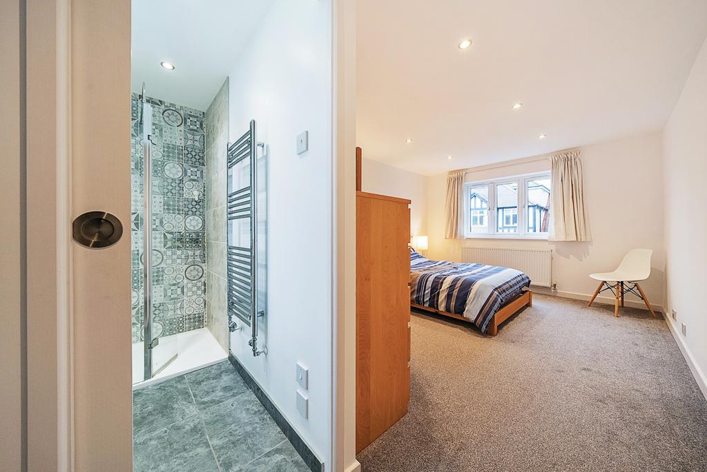 Bedroom/Shower Room