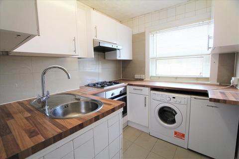 2 bedroom flat to rent, Beulah Road, Walthamstow, London, E17