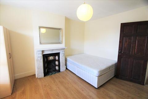 2 bedroom flat to rent, Beulah Road, Walthamstow, London, E17