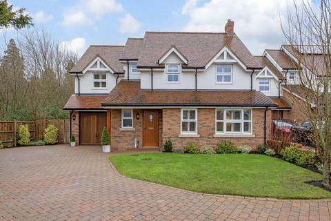 6 bedroom detached house for sale, The Siding Buckingham, Buckinghamshire, MK18 1WR