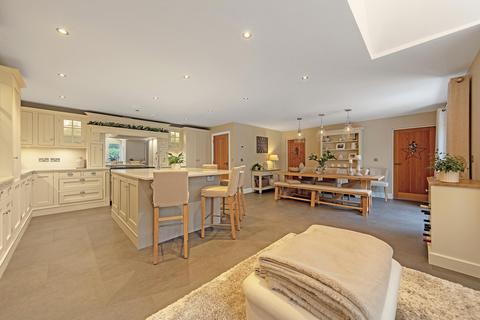 6 bedroom detached house for sale, The Siding Buckingham, Buckinghamshire, MK18 1WR