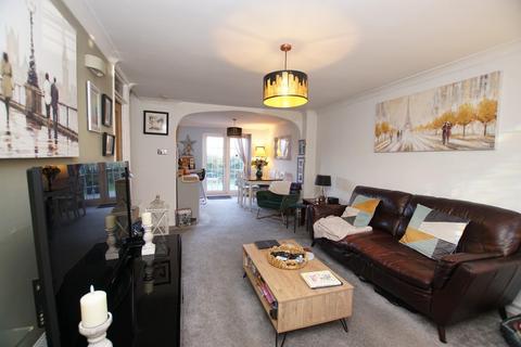 4 bedroom semi-detached house for sale, Lakelands Close, Eastbourne BN22