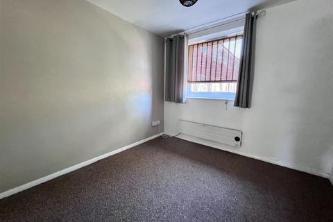 2 bedroom flat to rent, Stoneleigh Court, Nuneaton, CV11 5UQ