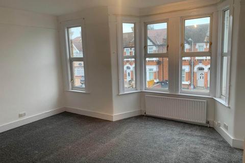 3 bedroom terraced house to rent, Ilford, Essex, IG2