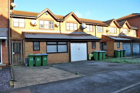 4 bedroom terraced house to rent, Harlinger Street, London, SE18