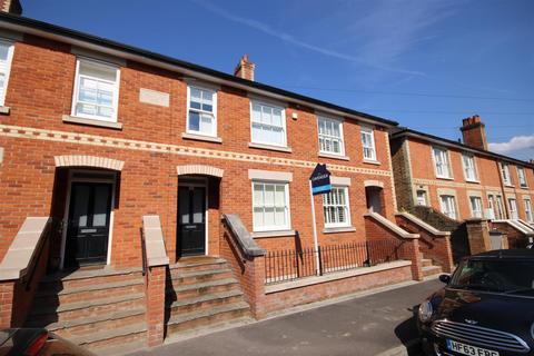 3 bedroom house to rent, Addison Road, Guildford