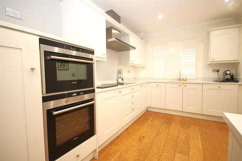 3 bedroom house to rent, Addison Road, Guildford