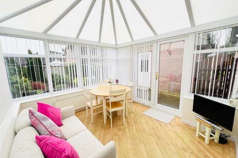 2 bedroom semi-detached bungalow for sale, Oakleigh Rise, Northwich