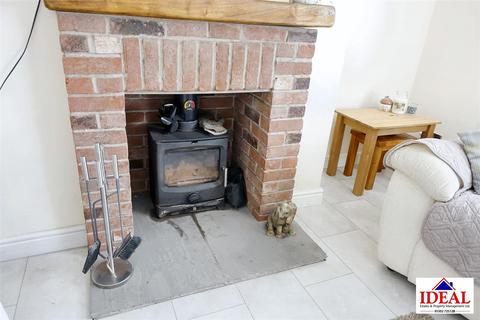 69 Cemetery Road, Woodlands, Doncaster, DN6 7RY