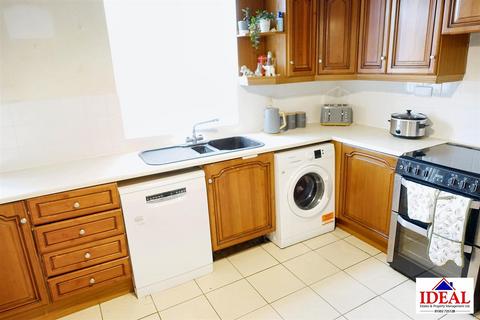 69 Cemetery Road, Woodlands, Doncaster, DN6 7RY