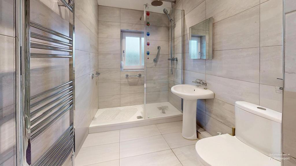 12-Shirley-Close-Bathroom-Defurnished.jpg