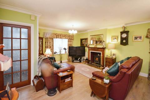 3 bedroom semi-detached house for sale, Station Road, Amersham