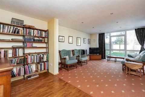 11 Knights Croft, New Ash Green, Longfield, DA3 8HT