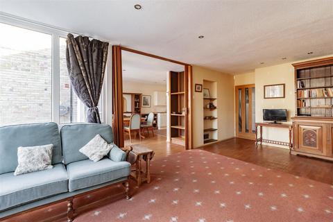 11 Knights Croft, New Ash Green, Longfield, DA3 8HT