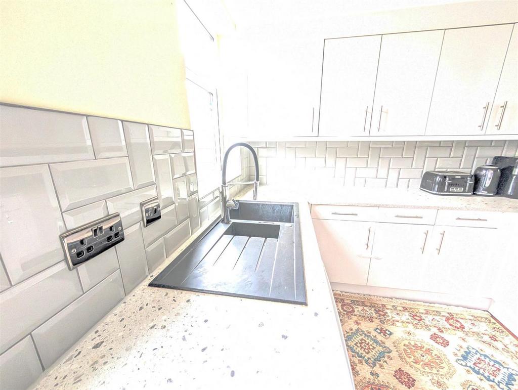 Kitchen 3.jpg
