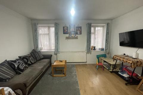 2 bedroom flat to rent, Pinner Grove, Pinner, HA5