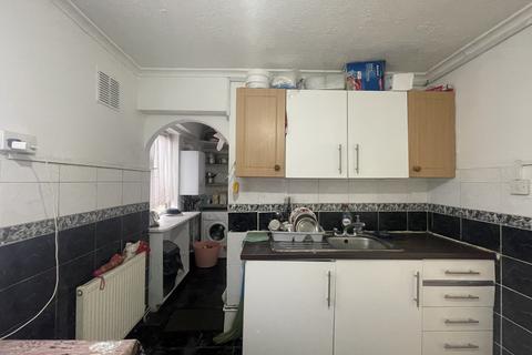 2 bedroom flat to rent, Pinner Grove, Pinner, HA5