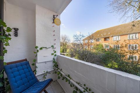 2 bedroom flat for sale, Park Gardens, Kingston upon Thames