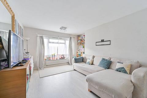 2 bedroom flat to rent, Ryder Close, Bromley, BR1