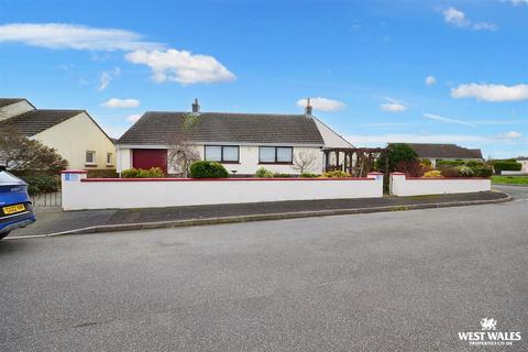 4 bedroom detached bungalow for sale, Woodland Crescent, Milford Haven