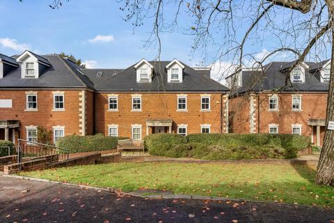 3 bedroom flat for sale, Oxted,  Surrey,  RH8