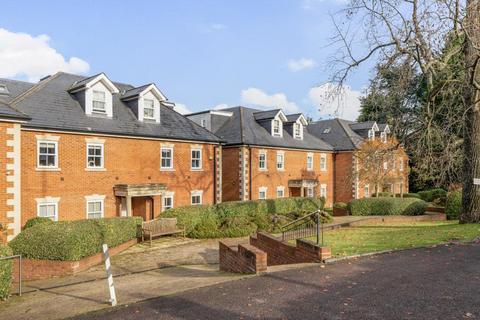 3 bedroom flat for sale, Oxted,  Surrey,  RH8