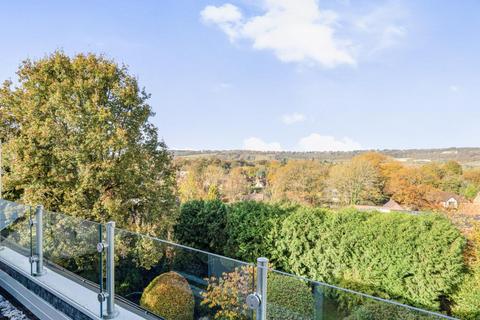 3 bedroom flat for sale, Oxted,  Surrey,  RH8