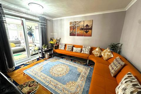 5 Dockwell Close, Feltham, TW14 0QA