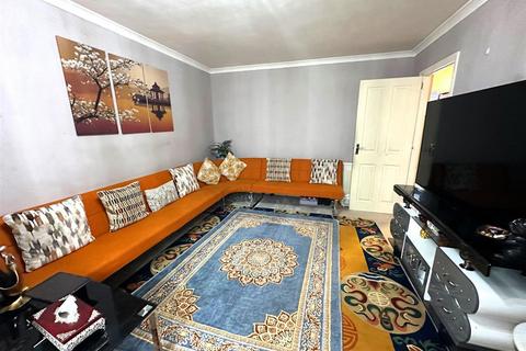 5 Dockwell Close, Feltham, TW14 0QA