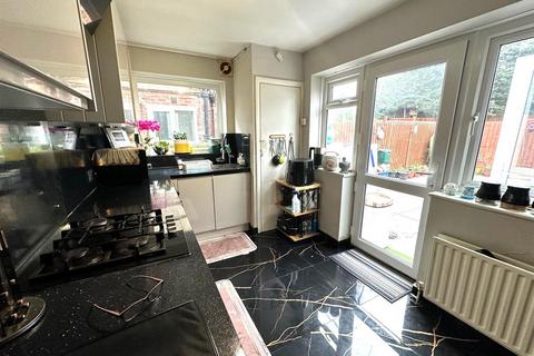 5 Dockwell Close, Feltham, TW14 0QA