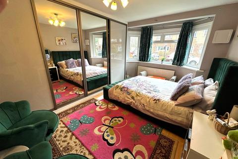 5 Dockwell Close, Feltham, TW14 0QA