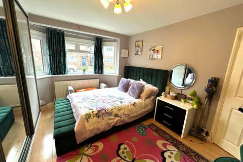 5 Dockwell Close, Feltham, TW14 0QA