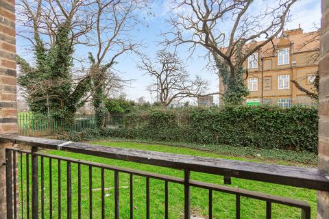 3 bedroom flat to rent, Bulow Court, Pearscroft Road, London