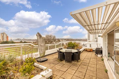 2 bedroom flat for sale, Barrier Point Road, London