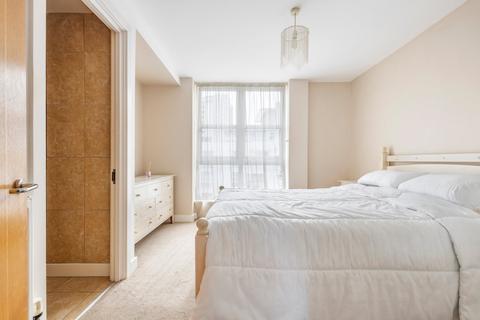 2 bedroom flat for sale, Barrier Point Road, London