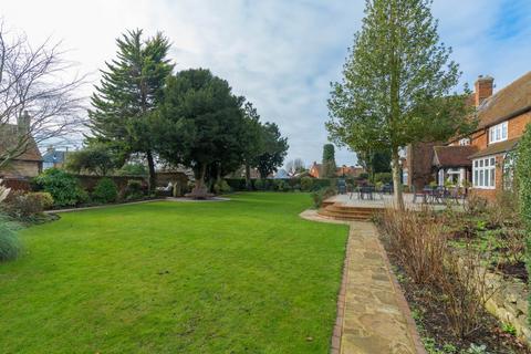 6 bedroom manor house for sale, High Street, Whitchurch