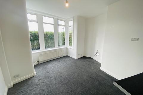 2 bedroom end of terrace house to rent, Idle Road, Bradford