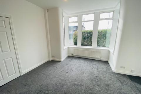 2 bedroom end of terrace house to rent, Idle Road, Bradford