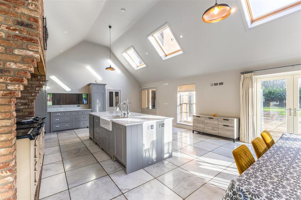 Kitchen / Breakfast Room