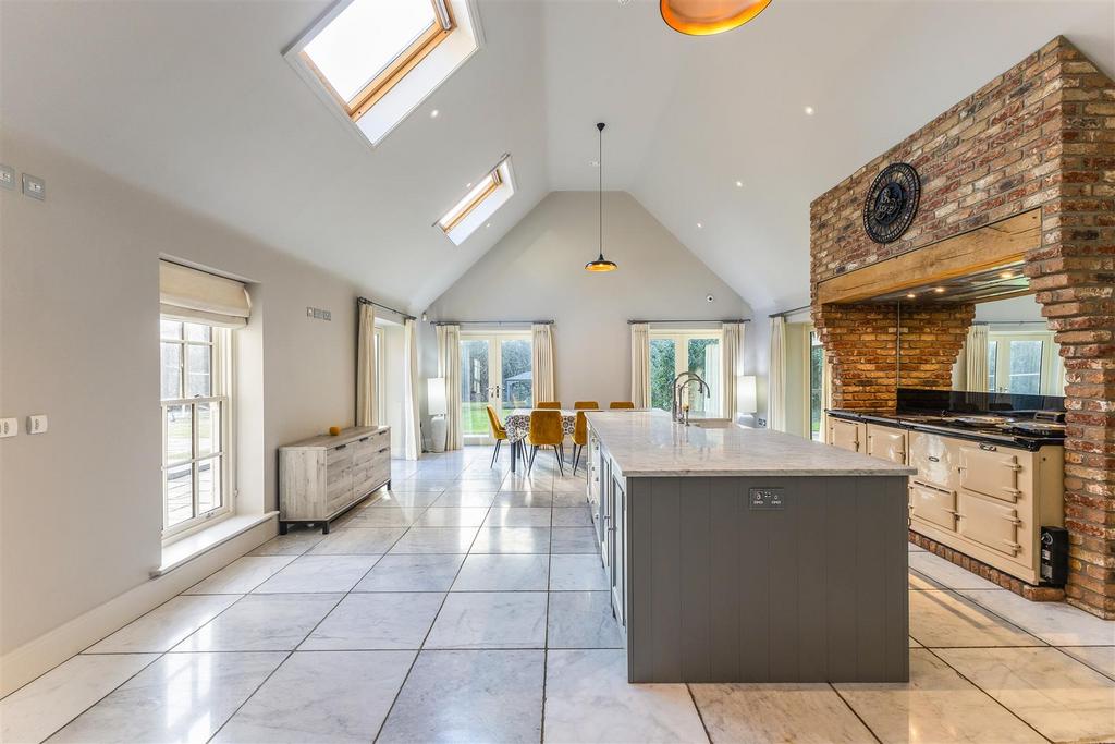 Kitchen / Breakfast Room