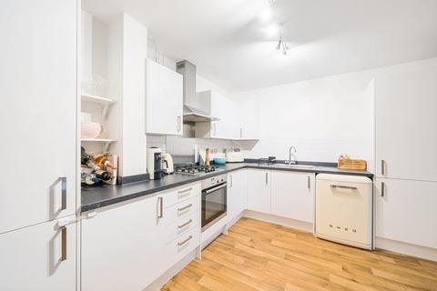 2 bedroom flat for sale, Alderson Grove, Hersham, Walton-on-Thames, KT12