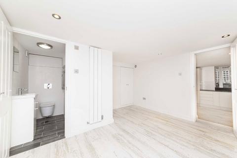 2 bedroom flat to rent, Broadway Market, London E8