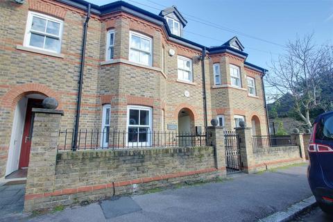 4 bedroom terraced house to rent, Torrington Road, Berkhamsted