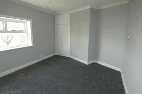 2 bedroom terraced house to rent, Cinder Lane, Castleford