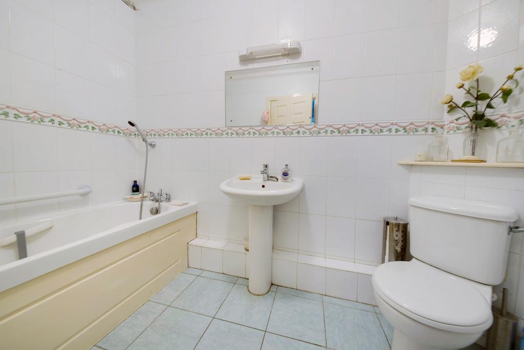 En suite Bathroom