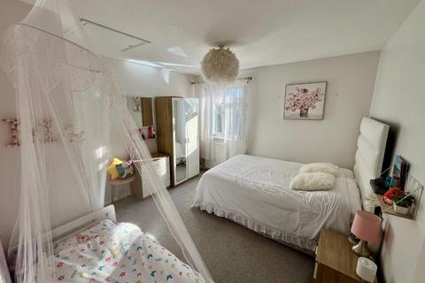 10 Everside Close, Cam, Dursley, GL11 5JH