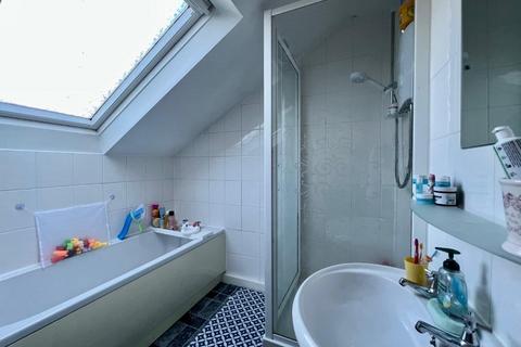 10 Everside Close, Cam, Dursley, GL11 5JH