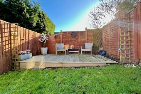 10 Everside Close, Cam, Dursley, GL11 5JH